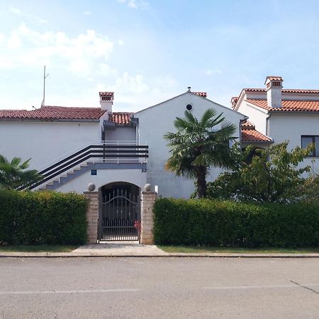 Apartments Barac Πόρετς Εξωτερικό φωτογραφία